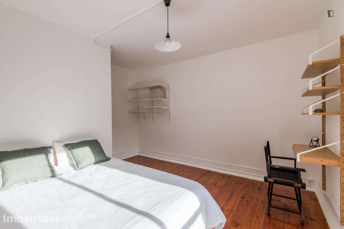 Quarto - localizado em Penha Lisbon - Grande imagem: 2/7