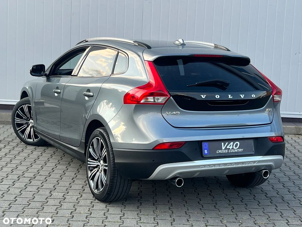 Volvo V40 Cross Country - 8
