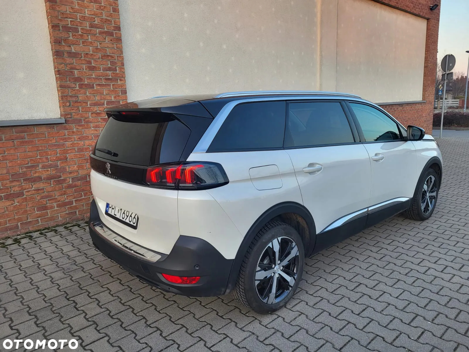 Peugeot 5008 1.5 BlueHDi Active S&S EAT8 - 8