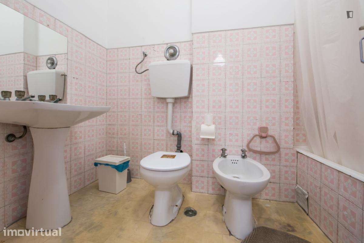 Quarto - localizado em Benfica Lisbon - Grande imagem: 5/10