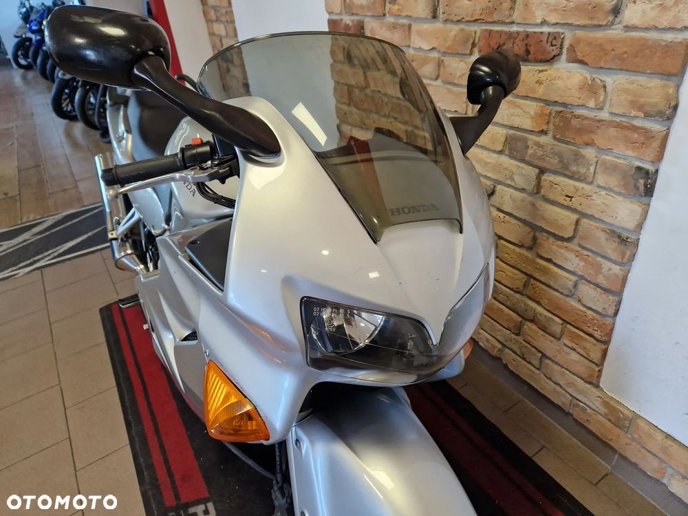 Honda VFR - 24