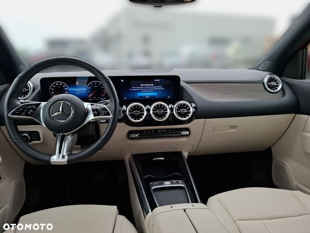 Mercedes-Benz GLA - 11