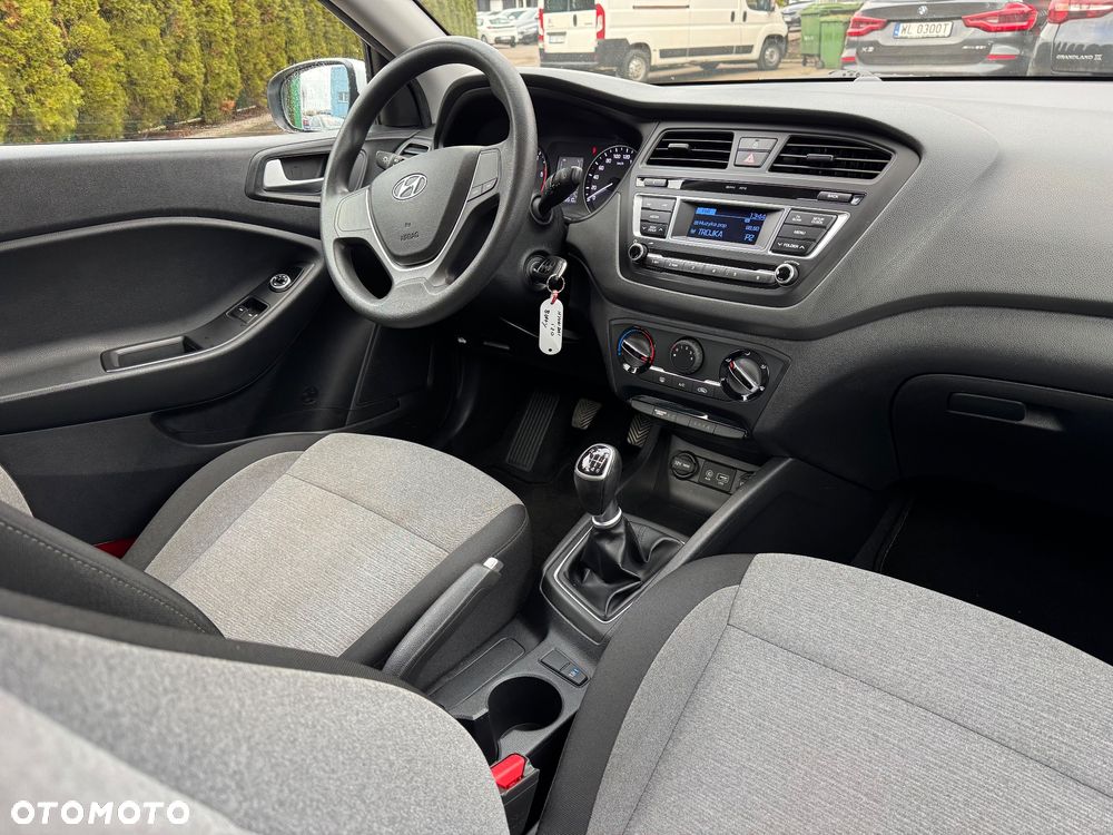 Hyundai i20 1.1 CRDi YES Silver - 12