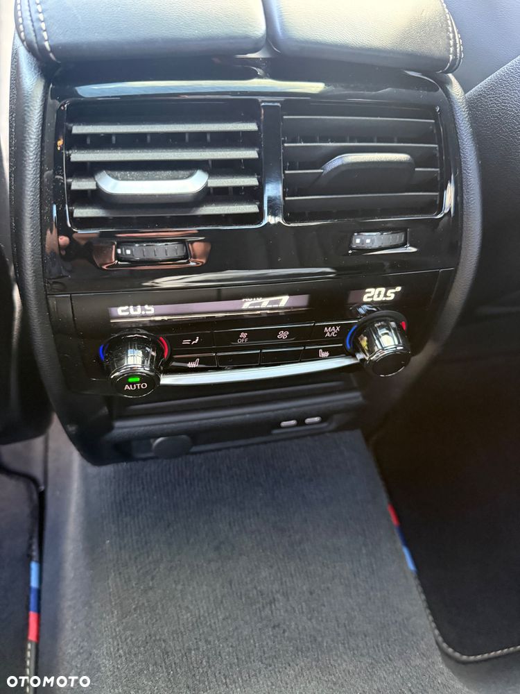 BMW Seria 5 M550i xDrive - 8