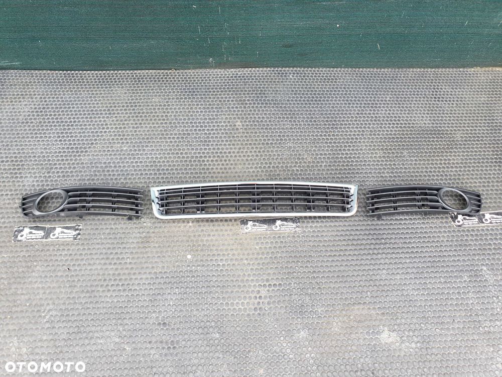Kratka Halogen Srodkowa Zderzaka Ramka Chrom Maskownica AUDI A4 B6 - 2