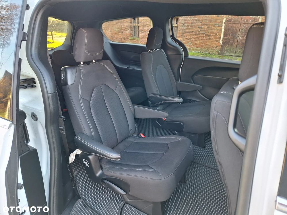 Chrysler Pacifica - 19