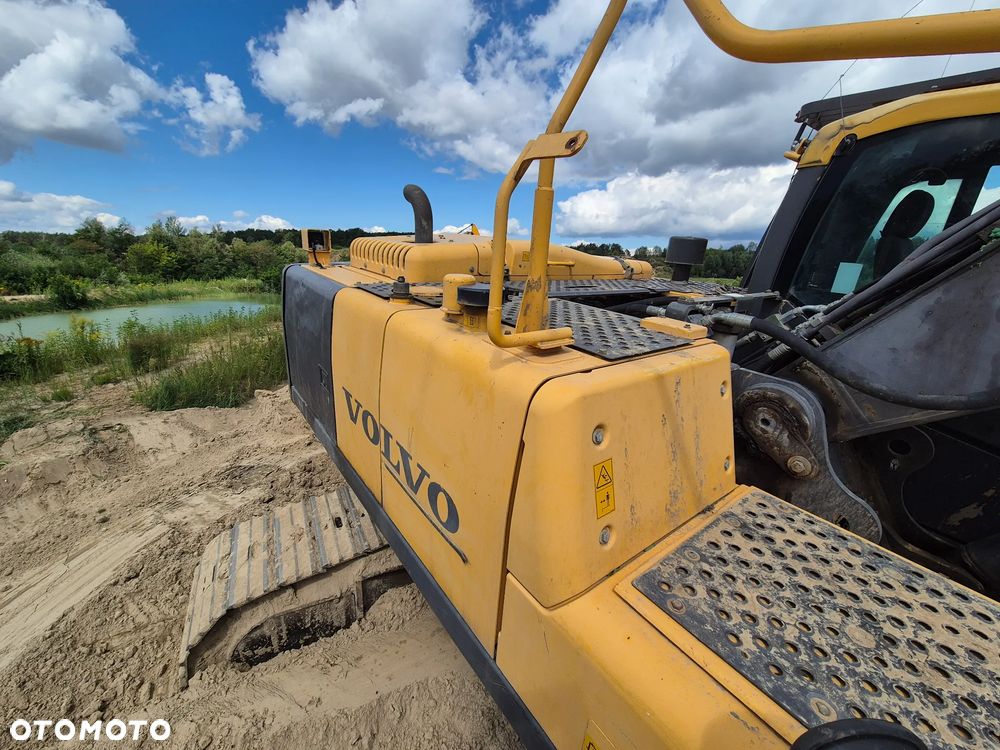 Volvo EC 240 C N L - 13