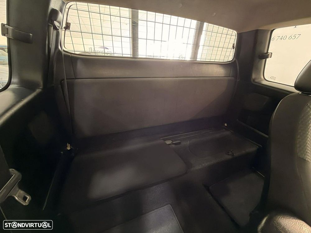 Toyota Hilux 2.4 D-4D 4WD CE CH 3L - 10