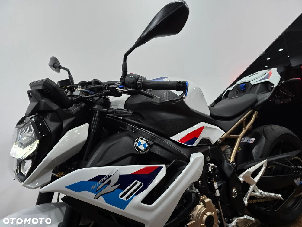 BMW S - 6