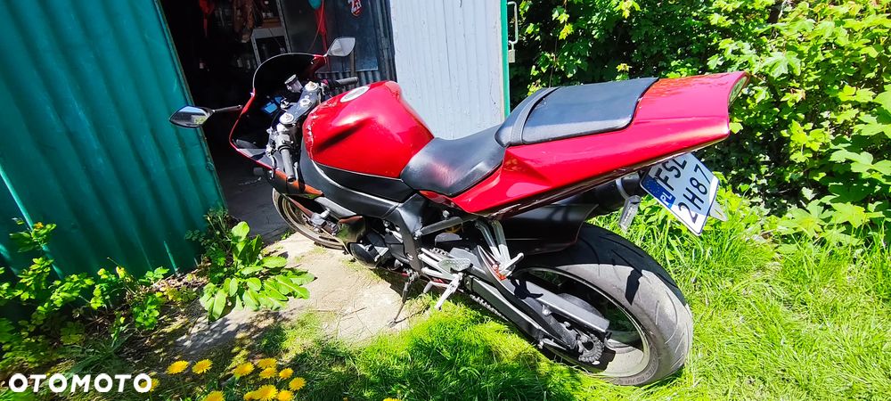Yamaha R1 - 15