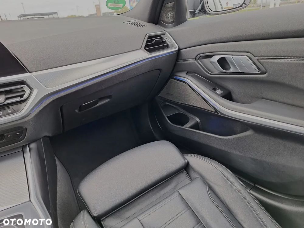 BMW Seria 3 320d M Sport Sport - 26