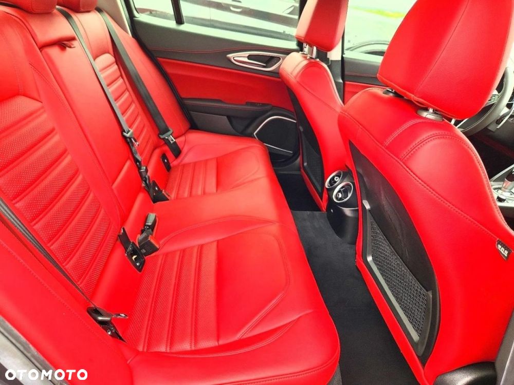 Alfa Romeo Giulia - 9
