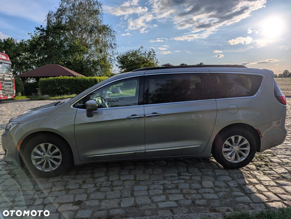 Chrysler Pacifica - 3
