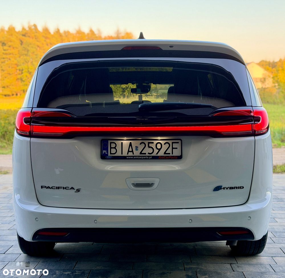 Chrysler Pacifica - 8