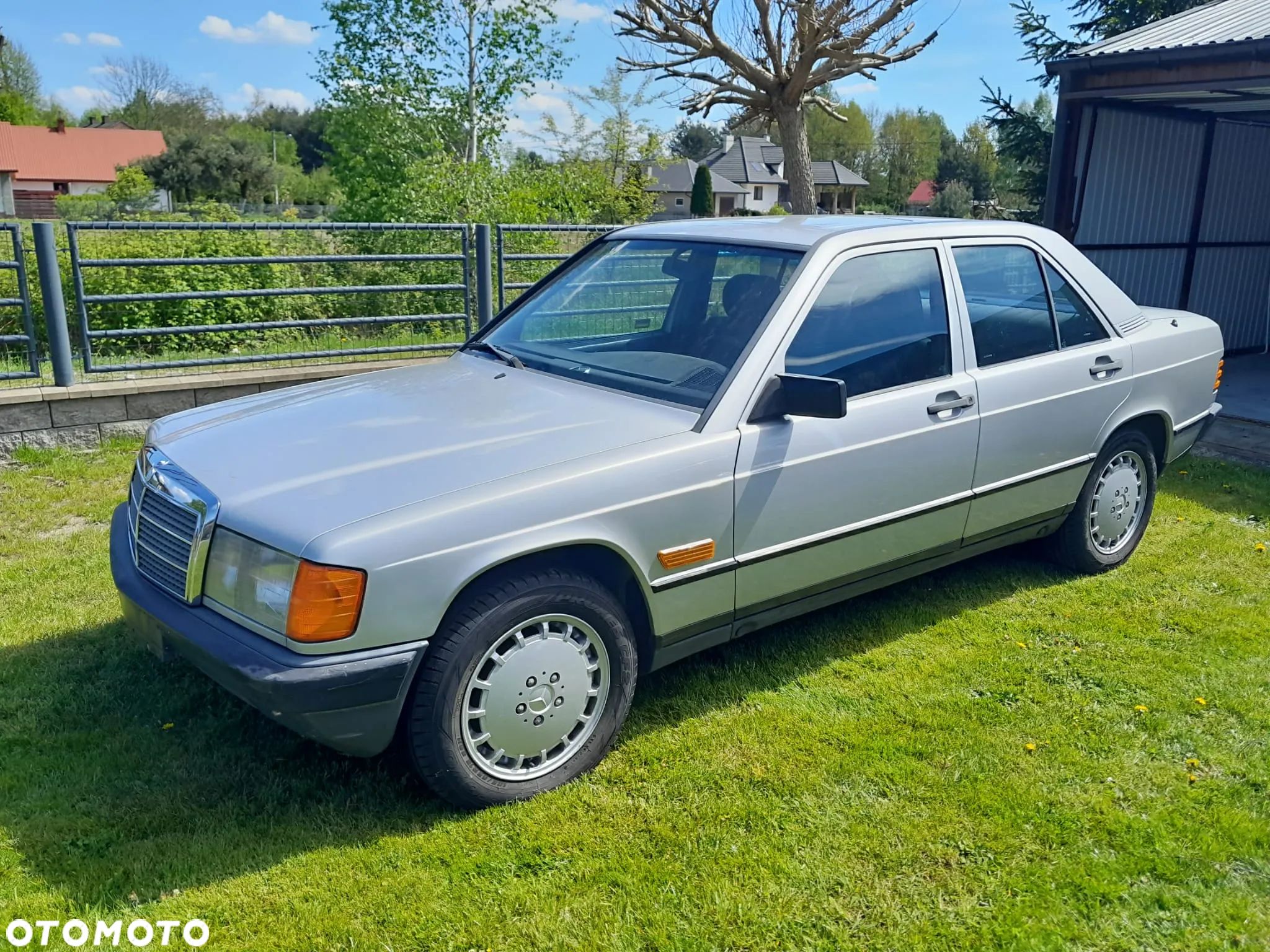 Mercedes-Benz W201 (190) - 1