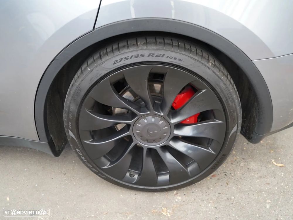 Tesla Model Y Performance Dual Motor AWD - 8