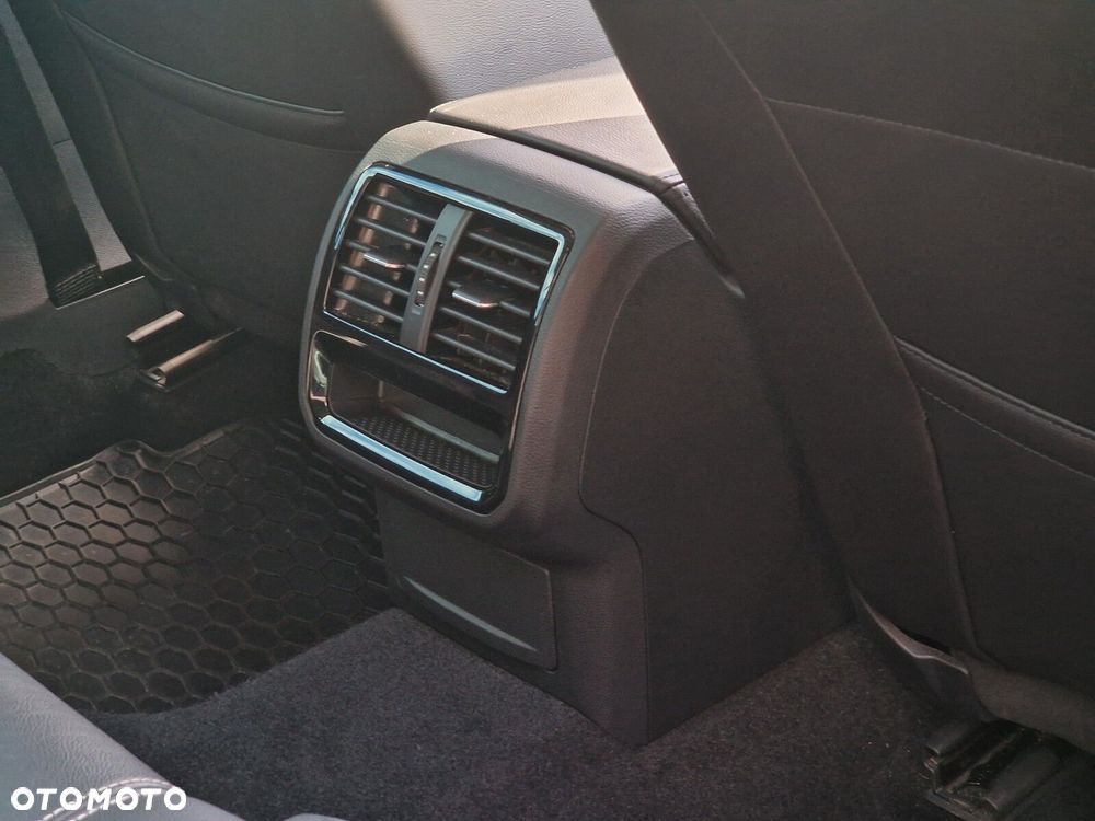 Volkswagen Passat - 19