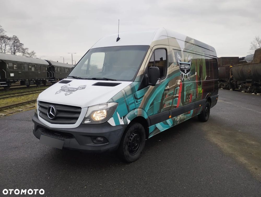 Mercedes-Benz Sprinter - 1