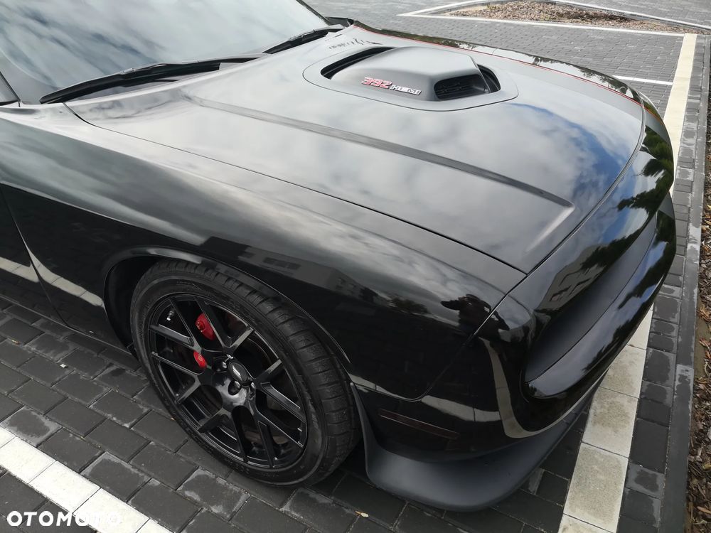 Dodge Challenger - 12