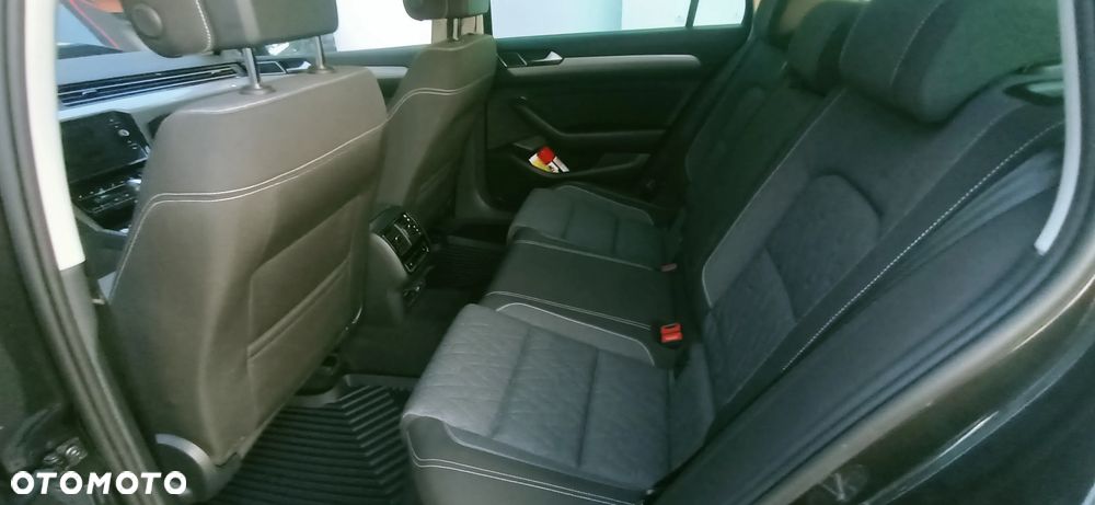 Volkswagen Passat - 28