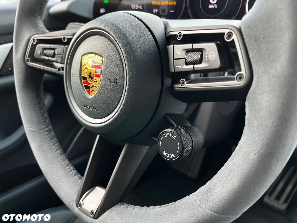 Porsche Taycan - 29