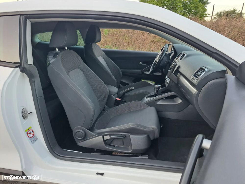 VW Scirocco 2.0 TDI Sport DSG - 14