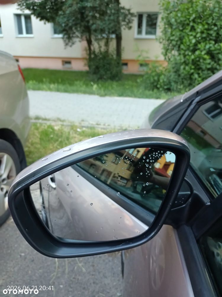 Peugeot 208 - 11