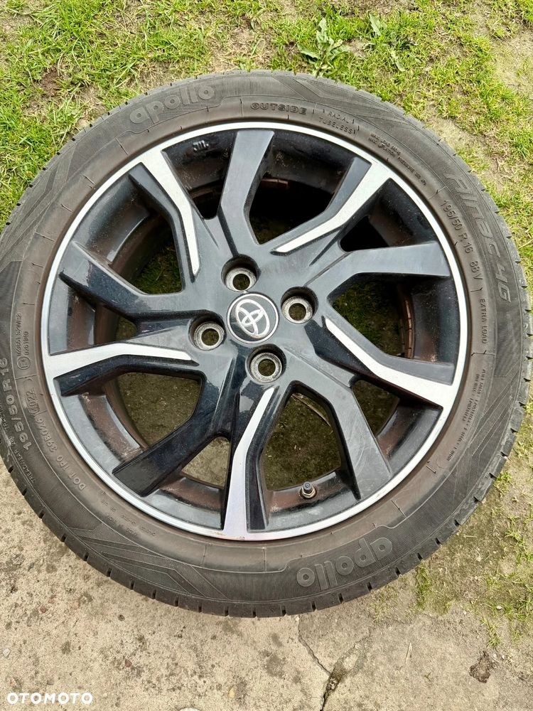 Toyota Yaris Hybrid 100 Selection Passion - 14