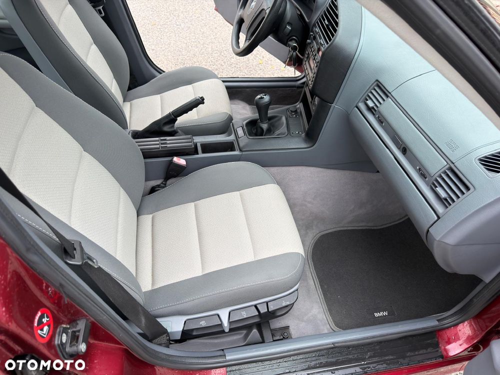 BMW Seria 3 318i - 9