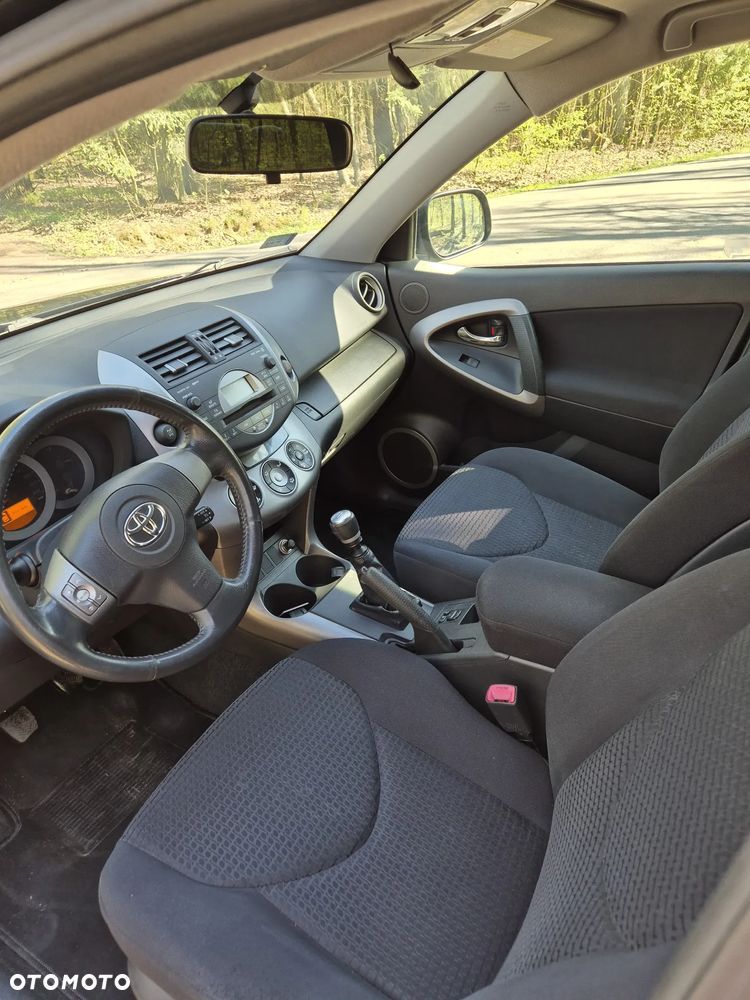 Toyota RAV4 2.2 D-4D Sol - 8