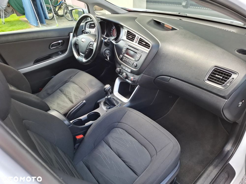 Kia Ceed 1.4 CVVT Spirit - 24