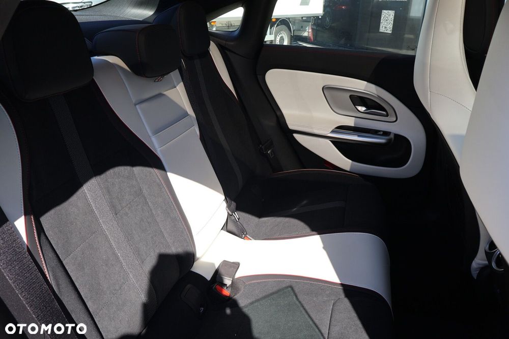 Mercedes-Benz CLA - 13
