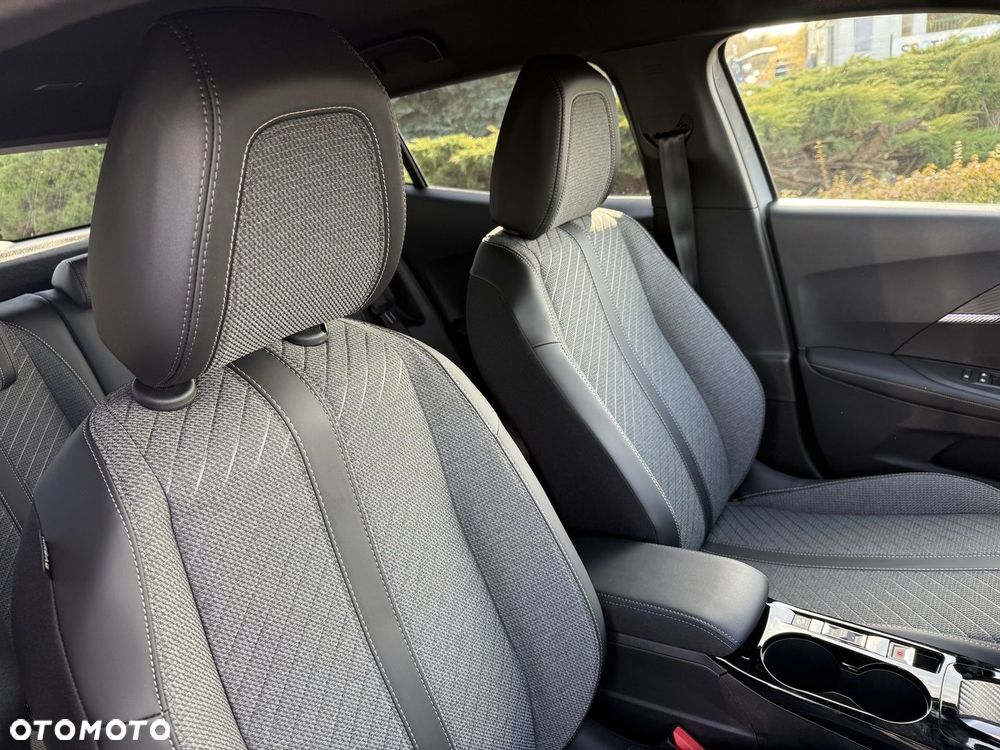 Peugeot 2008 PureTech mHEV Allure e-DCS6 - 19