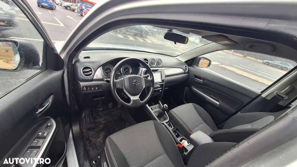 Suzuki Vitara 1.0 Passion - 14