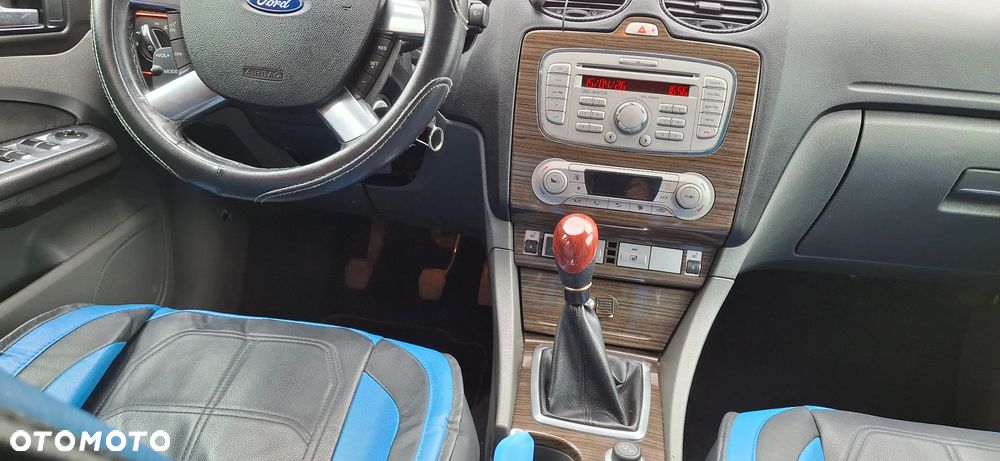 Ford Focus 1.6 Ghia - 16