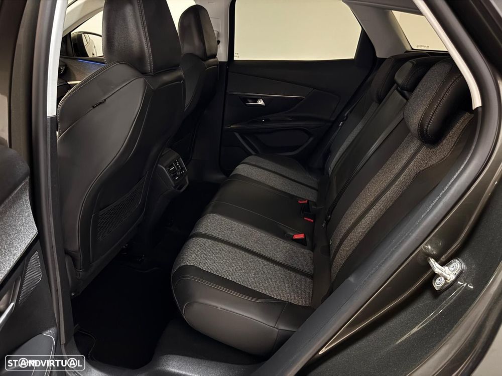 Peugeot 3008 1.2 PureTech Allure EAT8 - 22