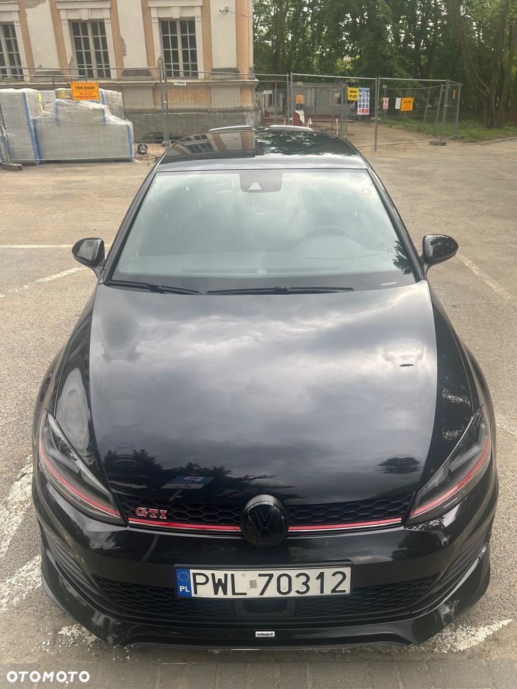 Volkswagen Golf - 11