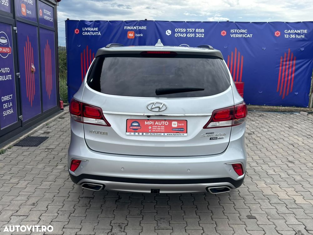 Hyundai Grand Santa Fe - 10