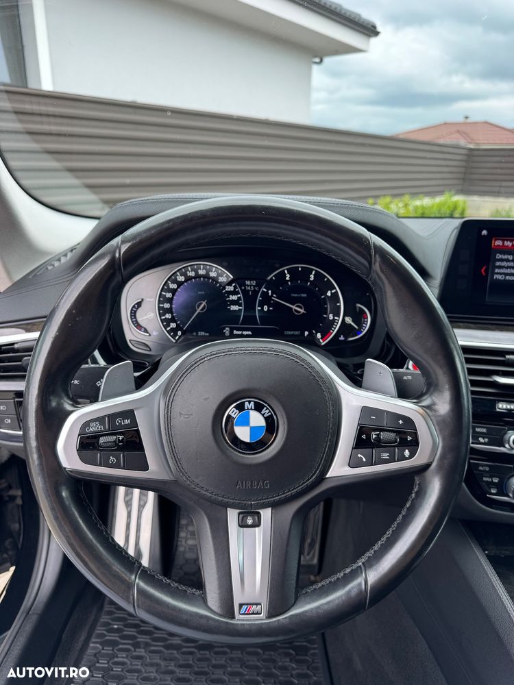 BMW Seria 5 520d xDrive AT - 13