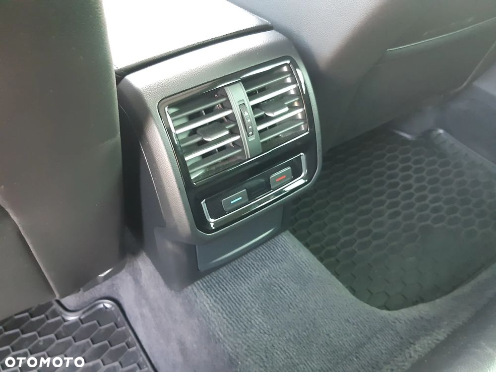 Volkswagen Passat - 23