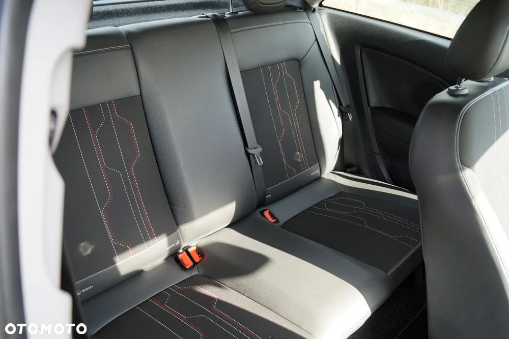 Opel Corsa 1.4 16V Cosmo - 17