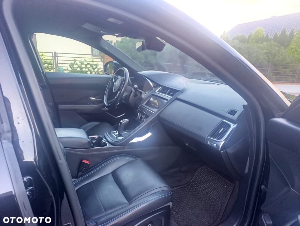 Jaguar E-Pace P250 AWD R-Dynamic - 12