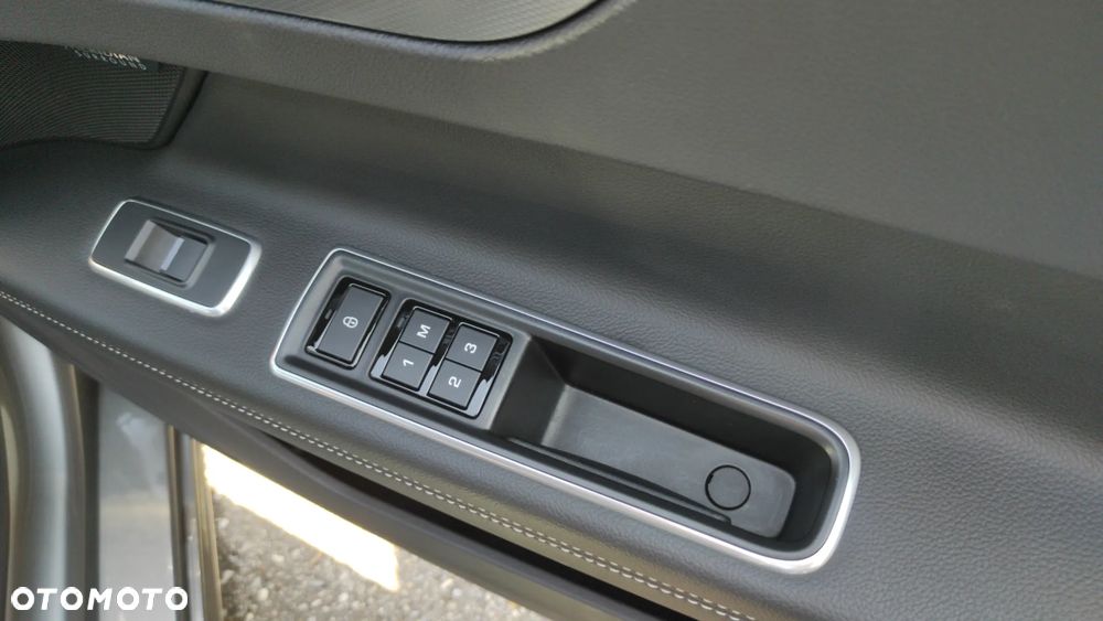 Jaguar XF 2.0 i4D AWD R-Sport - 15