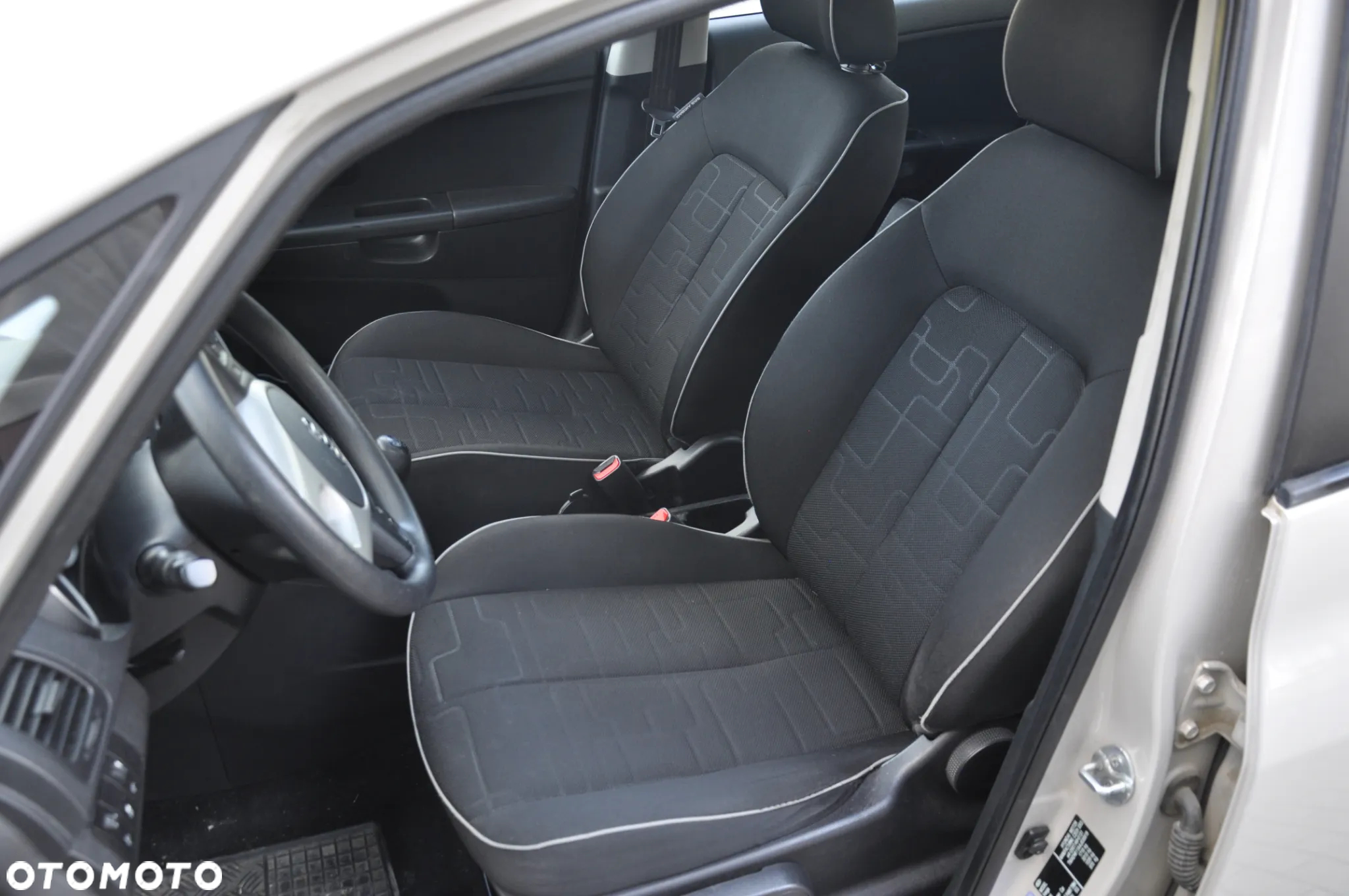 Kia Venga 1.4 Business Line - 13