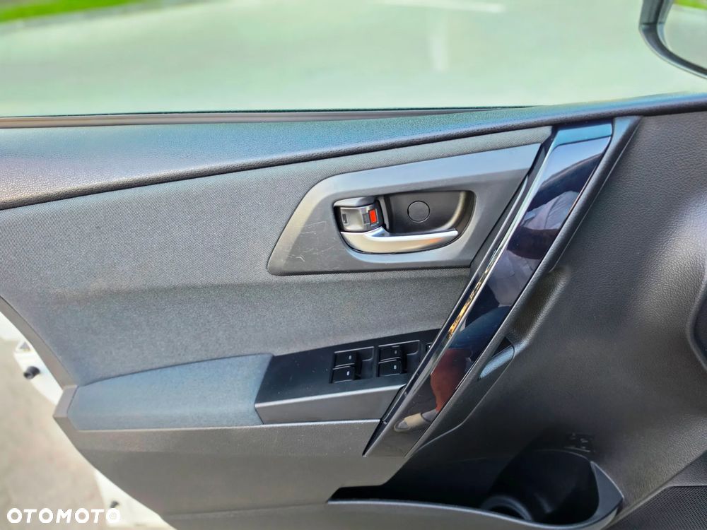 Toyota Auris 1.6 D-4D Premium - 22