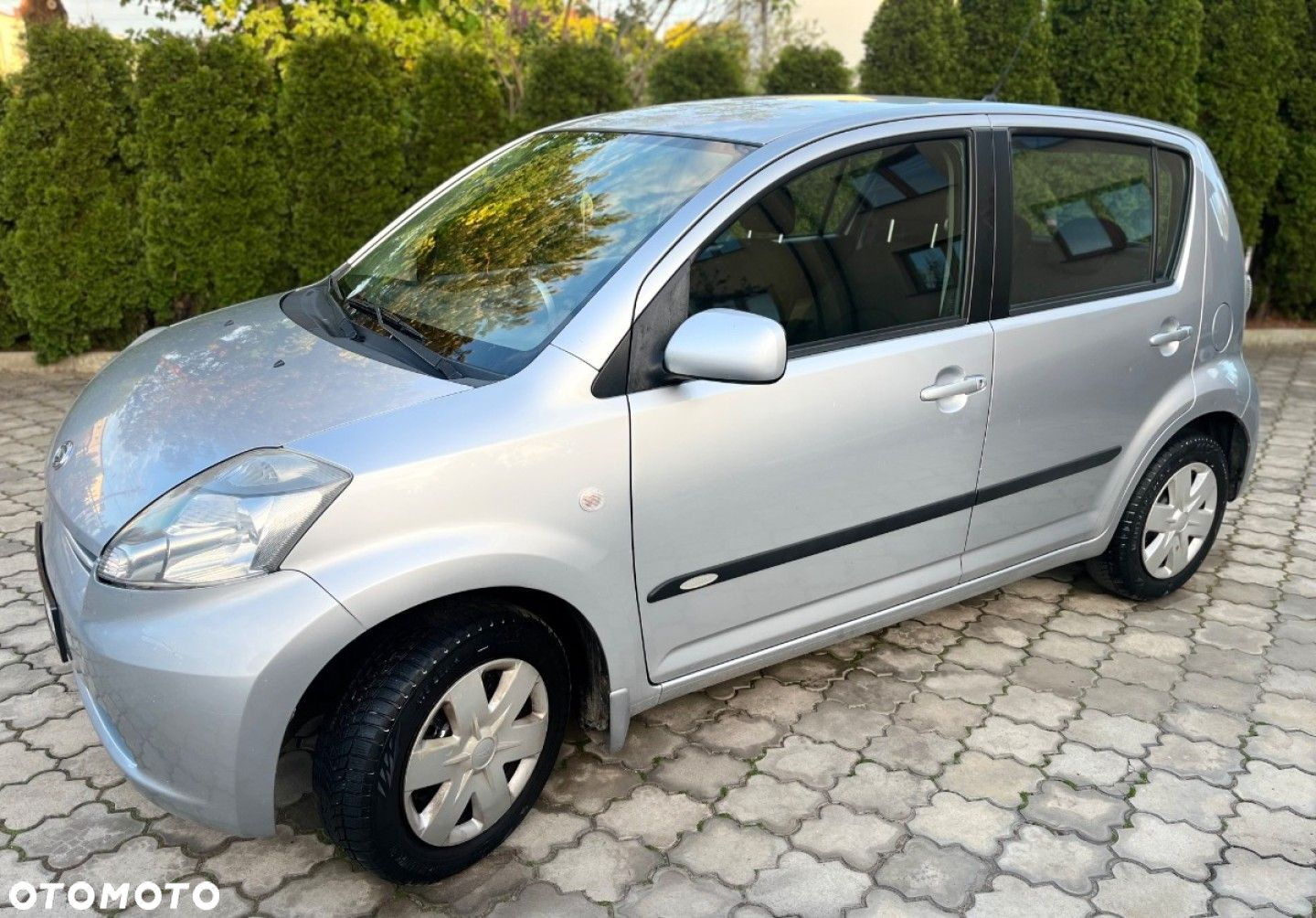 Daihatsu Sirion - 2