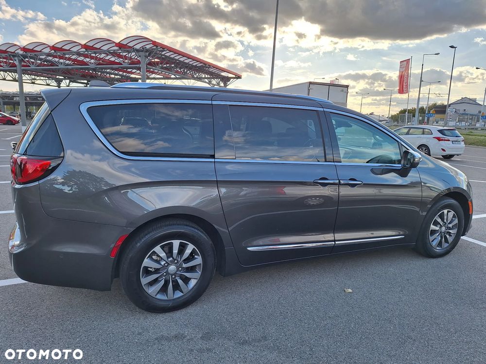 Chrysler Pacifica - 9