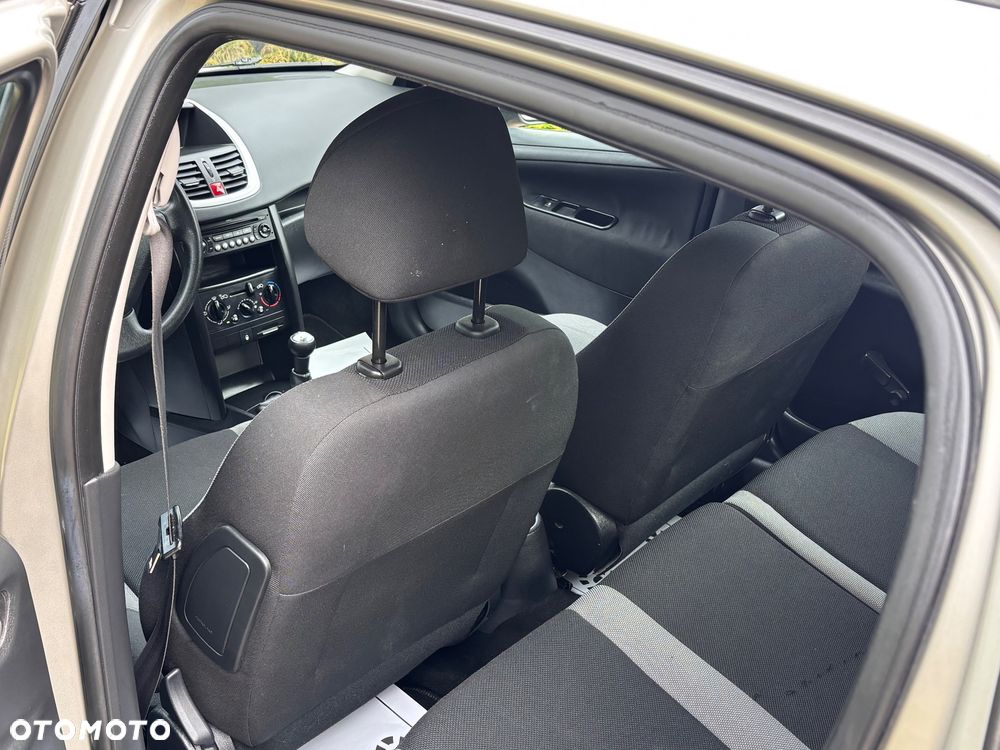 Peugeot 207 75 Urban Move - 21