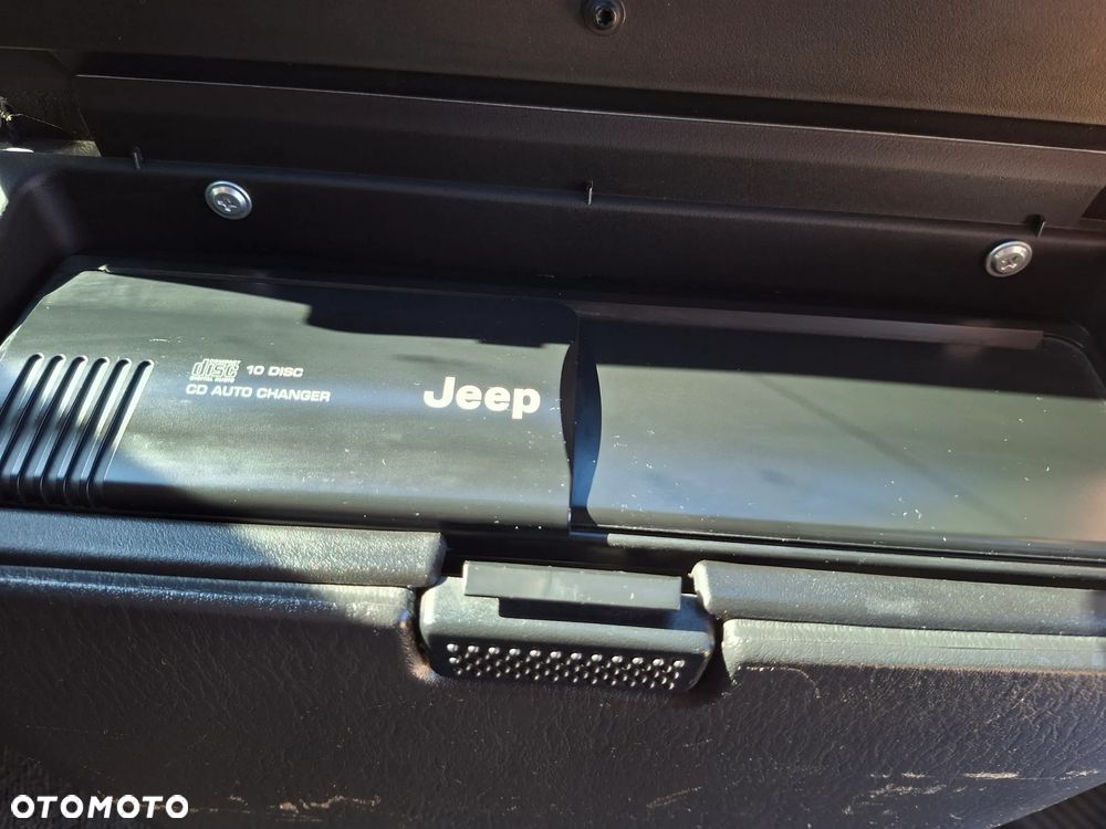 Jeep Grand Cherokee - 35