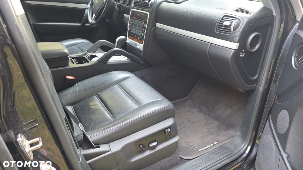 Porsche Cayenne - 40